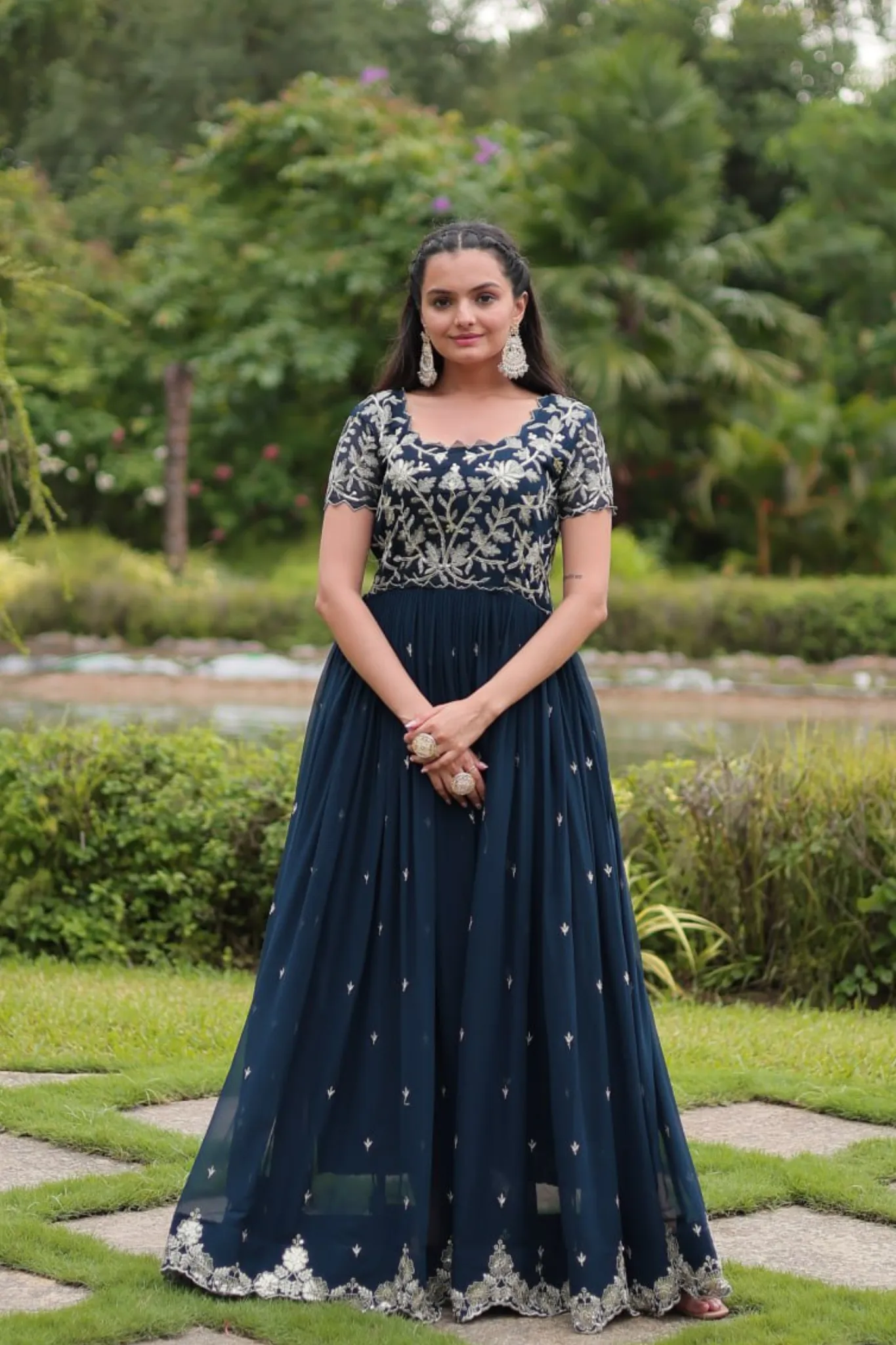 WOMAN STYLISH LUXURY  NAVY BLUE AND EMBROIDERY GOWN